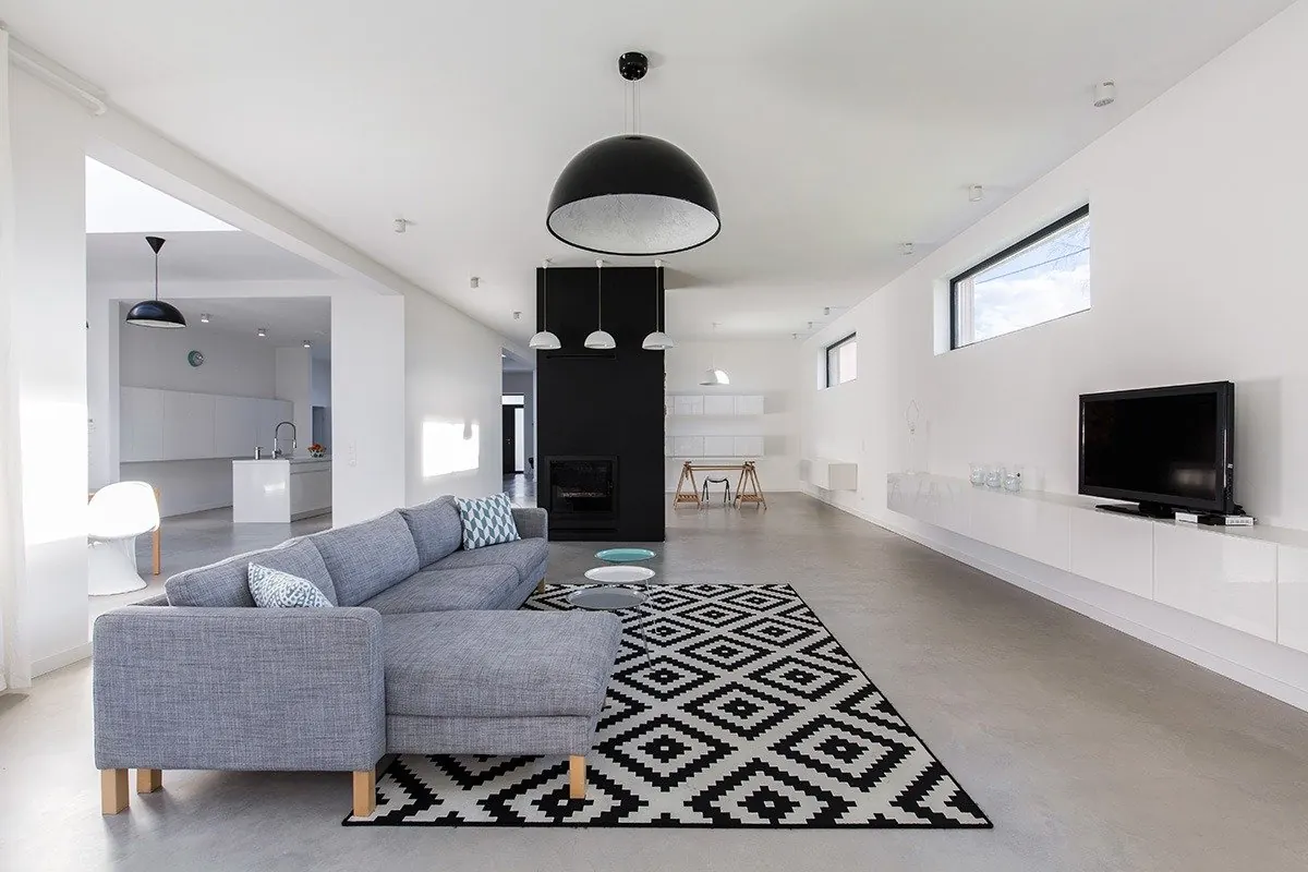 Woonbeton vloer in een open woonkamer